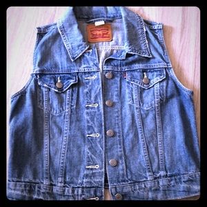 Levi’s women’s jean vest size medium